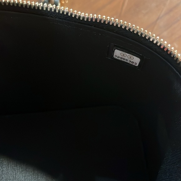 Chanel tote - Picture 3 of 9